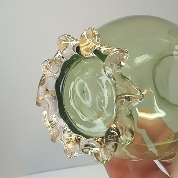 Vintage hand blown green glass pitcher, with gold fleck and applied handle. - Picture 3 of 6